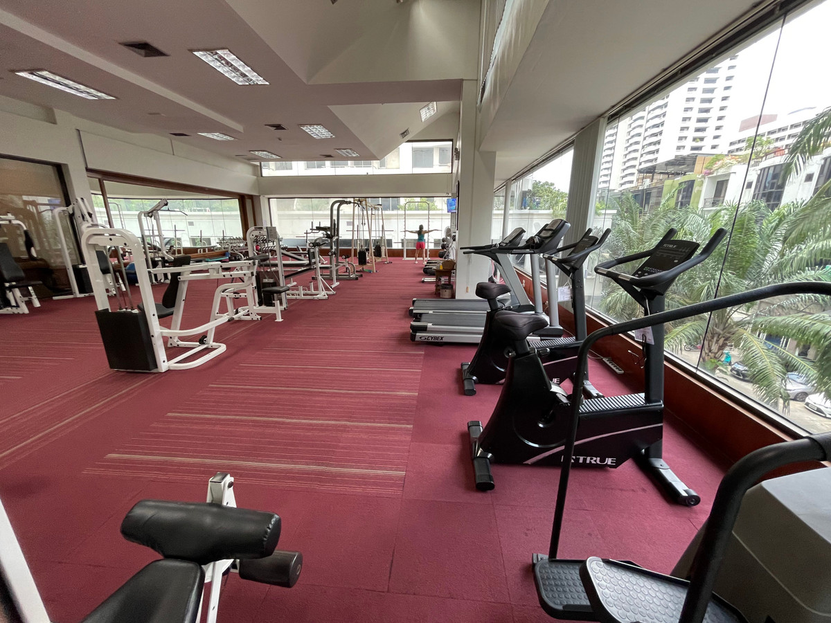 CondoSukhumvit, Asoke, Thonglor : ✨ Private kingdom 142 sq m in the heart of Sukhumvit 39✨ Wide area like living in a single house. With a 180 degree city view!📸