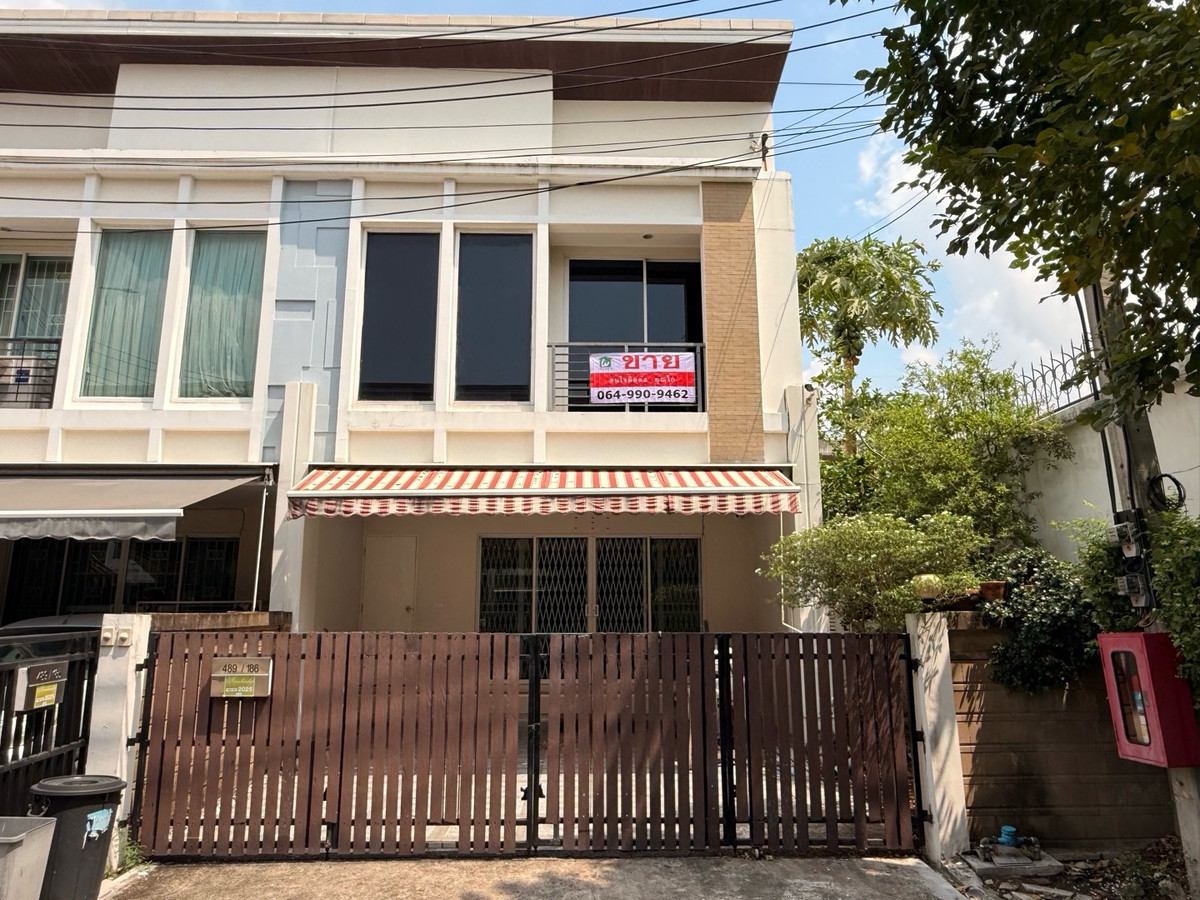 ขายทาวน์โฮมลาดกระบัง สุวรรณภูมิ : ขายทาวน์เฮ้าส์ 2 ชั้น  3 นอน 2 น้ำ หลังริม
บ้านกลางเมือง เอสเซ้นส์ อ่อนนุช – วงแหวน
Baan Klang Muang S-Sense Onnuch-Wongwan
เนื้อที่ 28.4 ตารางวา
พื้นที่ใช้สอย 128 ตารางเมตร

ขายราคา 2.99 ล้านบาท 
สนใจโทร  064-990-9462 ไก่
