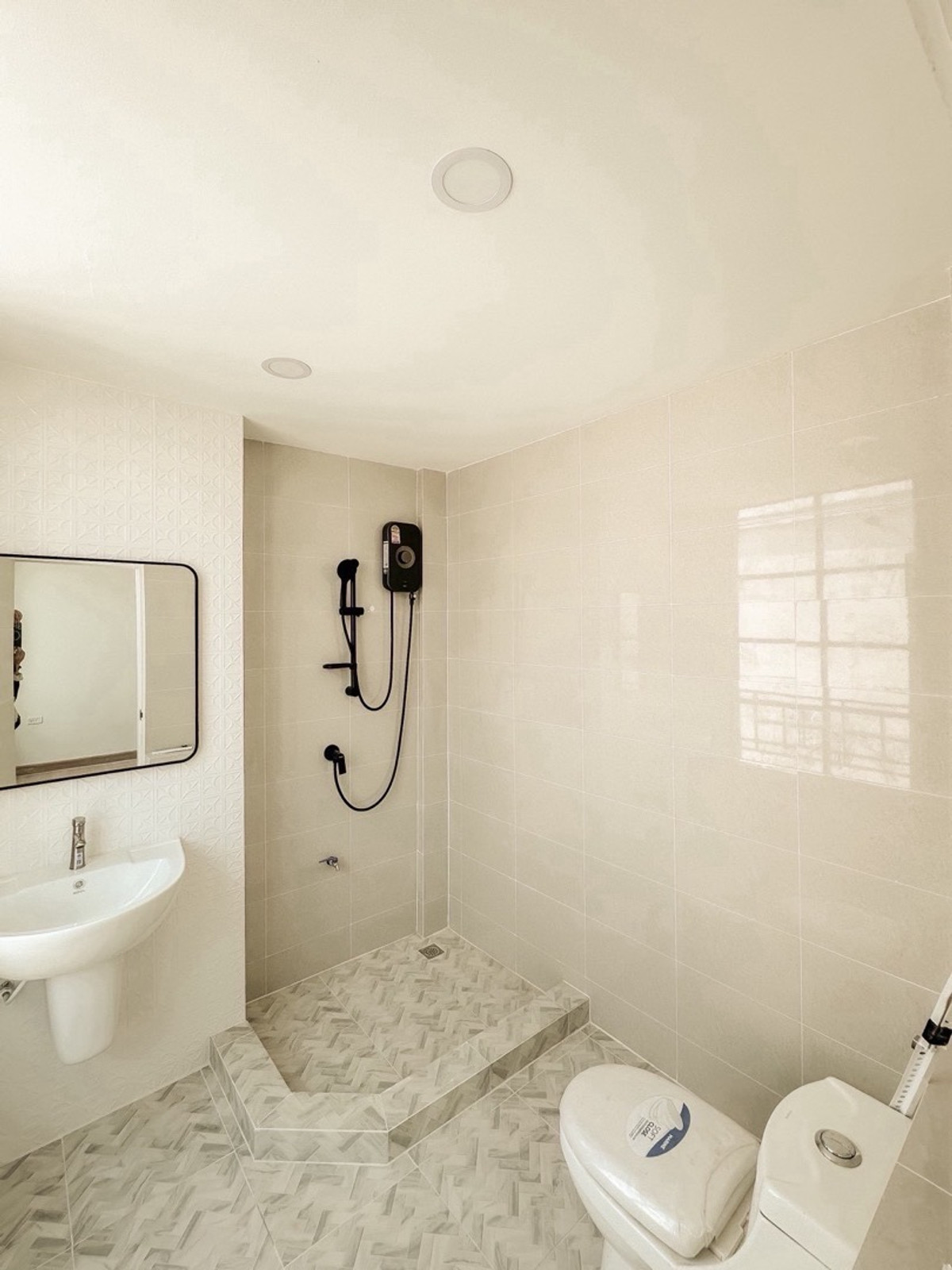 ขายทาวน์โฮมรามคำแหง หัวหมาก : ขายโฮมออฟฟิศ พระราม 9 ลาดพร้าว 4 ชั้น หลังมุม รีโนเวทใหม่ ติดถนนใหญ่ ใกล้ทางด่วน เหมาะทำธุรกิจและลงทุน
