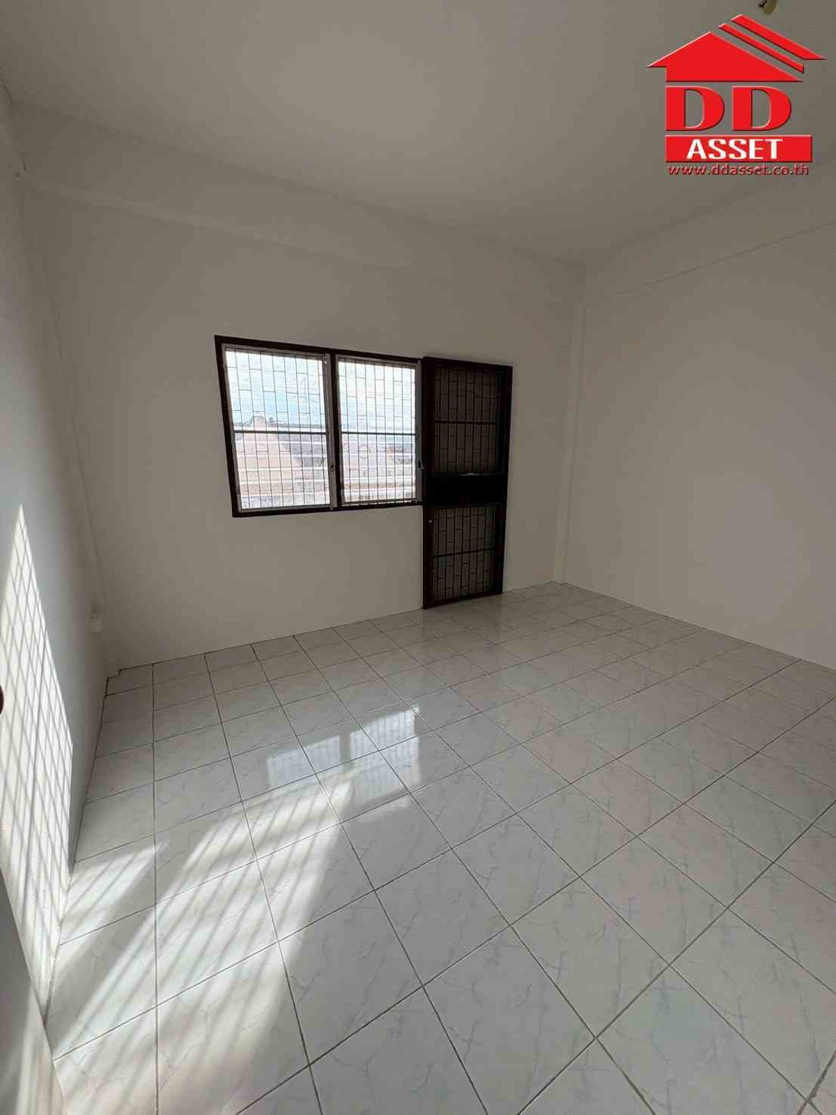 ให้เช่าอาคารพาณิชย์เสรีไทย-นิด้า : ให้เช่า อาคารพาณิชย์ 4 ชั้น ซอยเสรีไทย 32 รหัสทรัพย์ : T8236