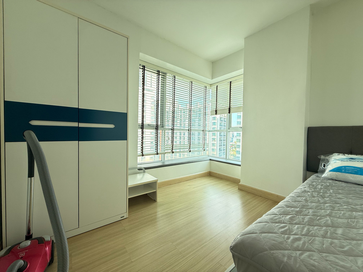 For RentCondoPattanakan, Srinakarin : FOR RENT 	The Parkland Srinakarin **Corner Room**Ready to Move in**