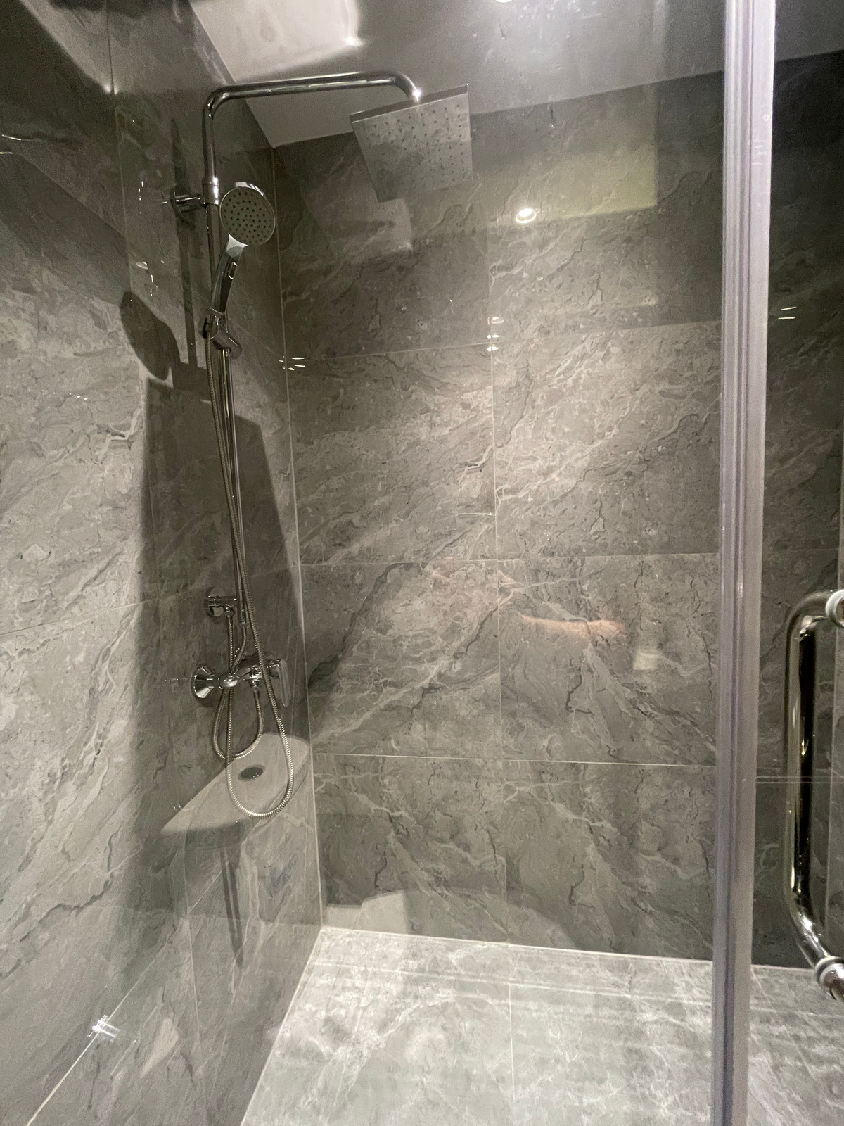 ขายคอนโดสาทร นราธิวาส : [ขาย] Rare Item! One Altitude เจริญกรุง คอนโด Ultra Luxury ความเป็นส่วนตัวสูงสุดเพียง 85 ยูนิต ใกล้ Shrewsbury International School เพียง 280 เมตร สัมผัสประสบการณ์การอยู่อาศัยที่เหนือระดับ บนทำเลศักยภาพ “เจริญกรุง-จันทน์“ ตอบโจทย์ครอบครัวยุคใหม่