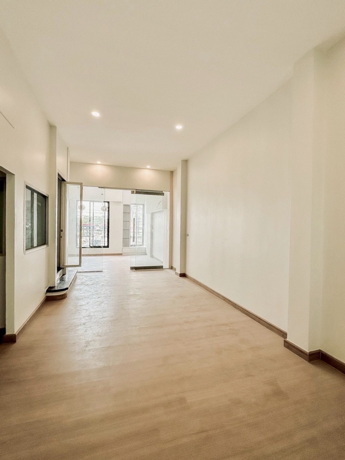 ขายทาวน์โฮมรามคำแหง หัวหมาก : ขายโฮมออฟฟิศ พระราม 9 ลาดพร้าว 4 ชั้น หลังมุม รีโนเวทใหม่ ติดถนนใหญ่ ใกล้ทางด่วน เหมาะทำธุรกิจและลงทุน
