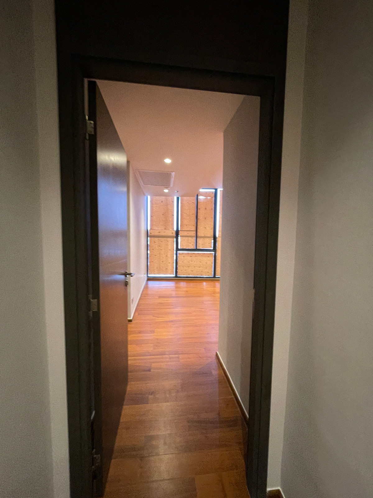 ขายคอนโดสาทร นราธิวาส : [ขาย] Rare Item! One Altitude เจริญกรุง คอนโด Ultra Luxury ความเป็นส่วนตัวสูงสุดเพียง 85 ยูนิต ใกล้ Shrewsbury International School เพียง 280 เมตร สัมผัสประสบการณ์การอยู่อาศัยที่เหนือระดับ บนทำเลศักยภาพ “เจริญกรุง-จันทน์“ ตอบโจทย์ครอบครัวยุคใหม่