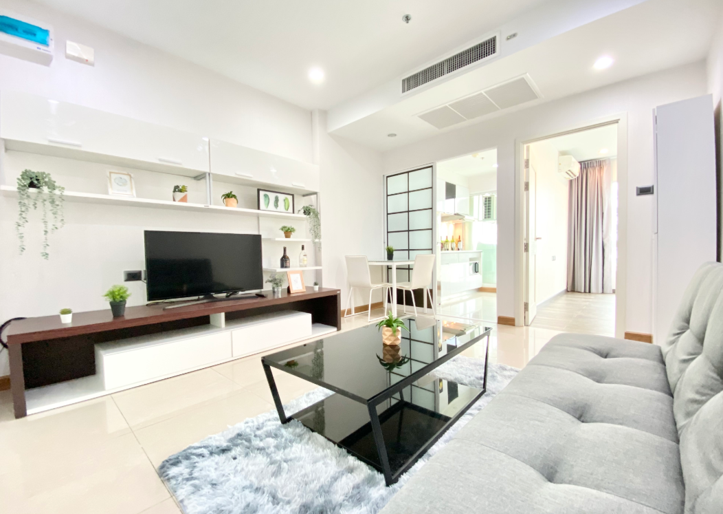 ขายคอนโดพระราม 9 เพชรบุรีตัดใหม่ RCA : ขายด่วน คอนโดห้องใหม่แต่งสวย เฟอร์นิเจอร์และเครื่องใช้ไฟฟ้าครบครัน ตั้งอยู่บน ถนนเทียมร่วมมิตร แขวงห้วยขวาง เขตห้วยขวาง กรุงเทพฯ