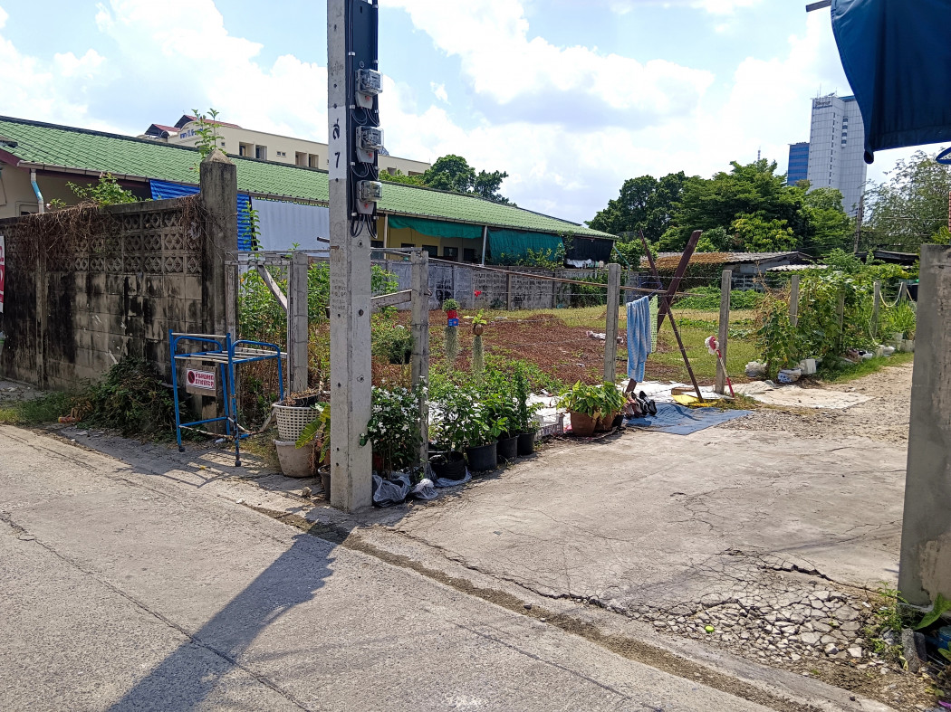 For SaleLandRama9, Petchburi, RCA : Land for sale, 100 square wah, Intamara Soi 43, near MRT Sutthisan.