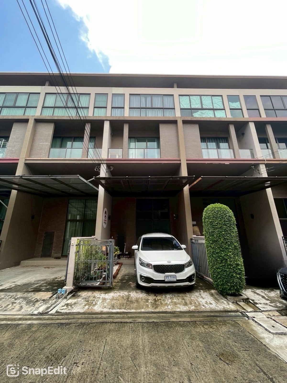 ให้เช่าทาวน์โฮมเกษตรศาสตร์ รัชโยธิน : ให้เช่า ทาวน์โฮมบ้านกลางเมือง รัชโยธิน ใกล้เมเจอร์รัชโยธิน เซ็นทรัลลาดพร้าว รถไฟฟ้า  เข้าออกได้พหล 34 หรือ เสนานิคม ซอย 11 หรือถนนประเสริฐมนูกิจ (ถนนเกษตร นวมินทร์)
