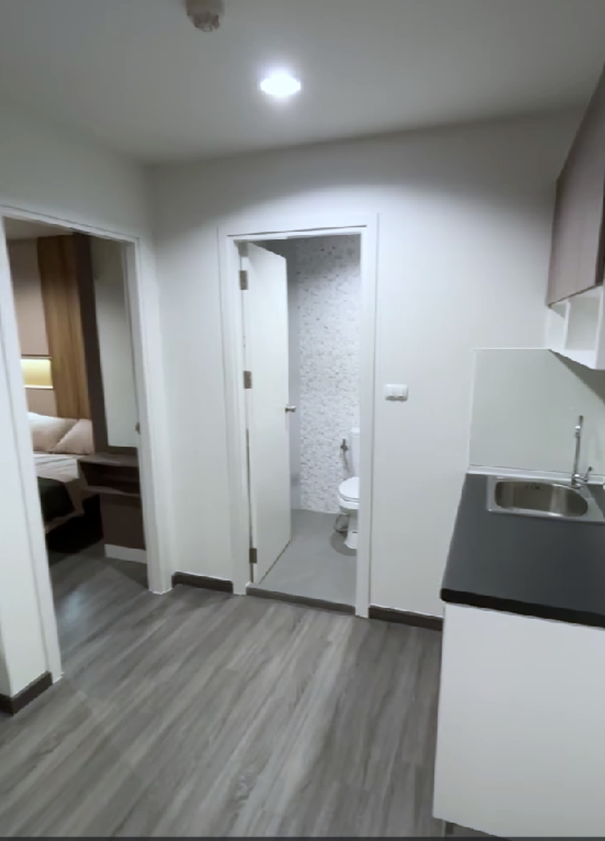 For RentCondoSamut Prakan,Samrong : 💥CP-10443💥The Trust Condo @BTS Erawan👉Line : @wincondo