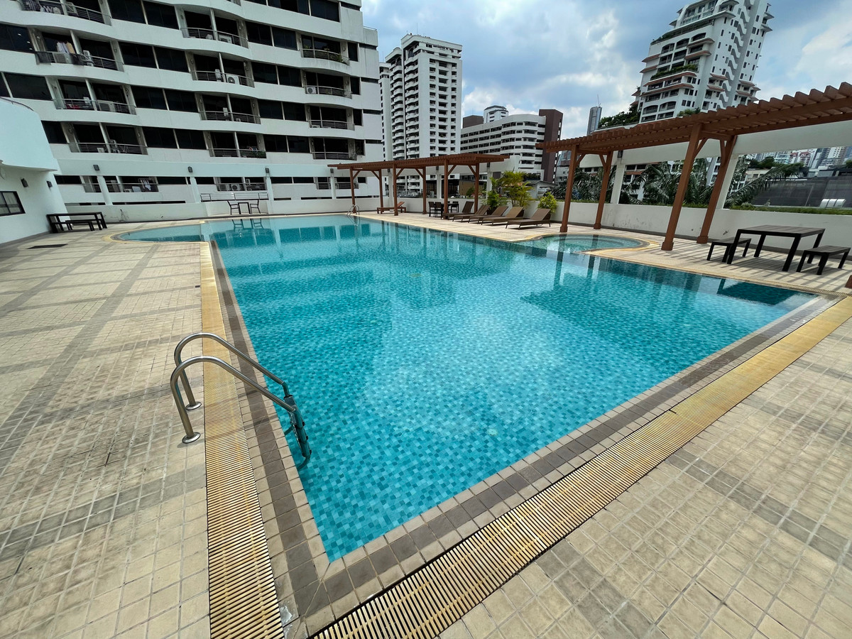 CondoSukhumvit, Asoke, Thonglor : ✨ Private kingdom 142 sq m in the heart of Sukhumvit 39✨ Wide area like living in a single house. With a 180 degree city view!📸