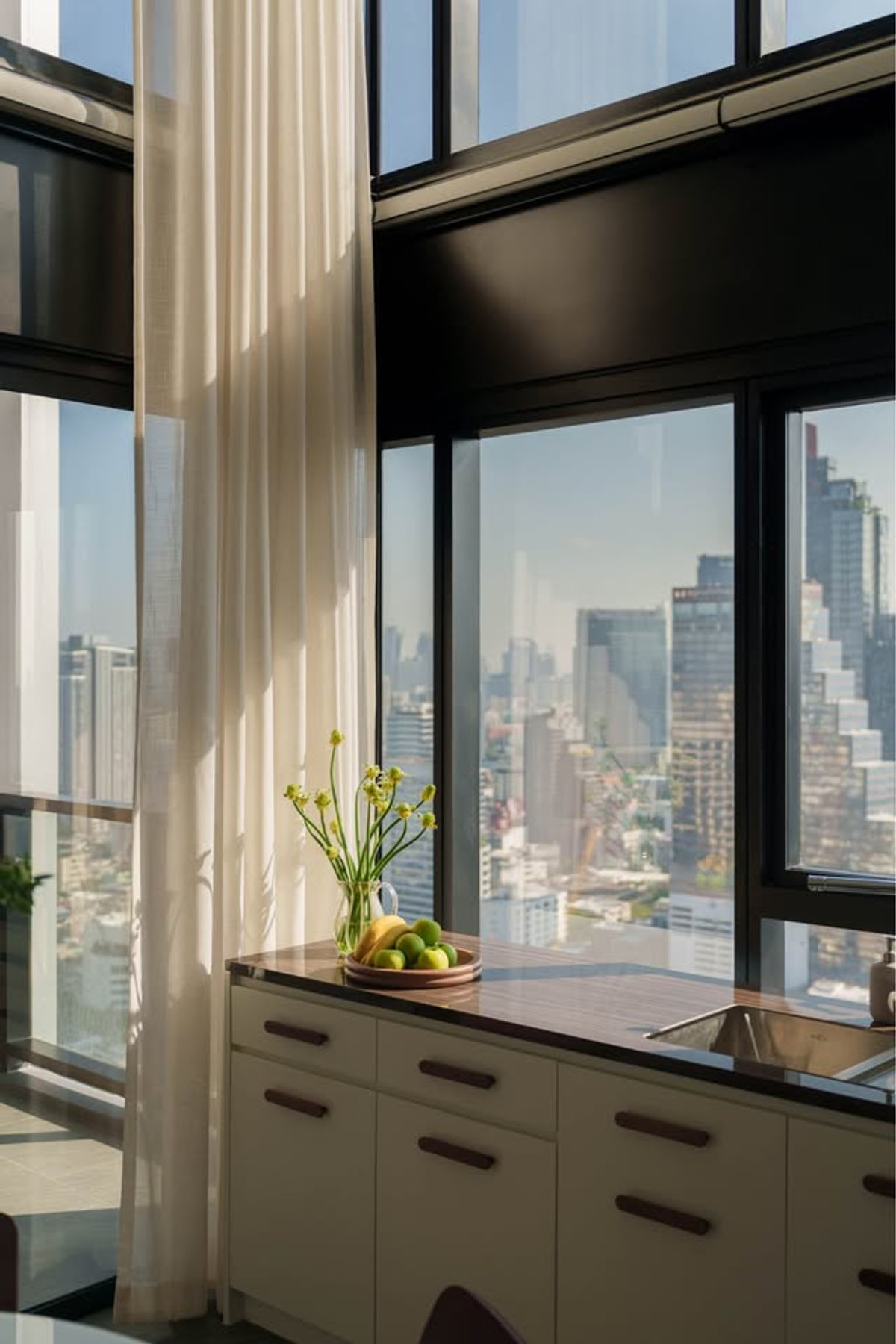 ให้เช่าคอนโดสีลม ศาลาแดง บางรัก : ⭐️ The Lofts Silom⭐️ 2 ห้องนอน 2 ห้องน้ำ ห้องใหม่ตกแต่งอย่างดี เครื่องใช้ไฟฟ้าครบ