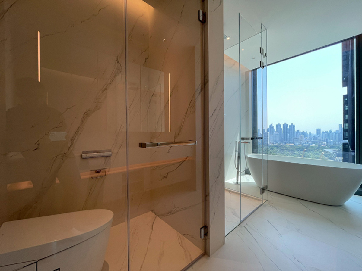 For RentCondoWitthayu, Chidlom, Langsuan, Ploenchit : Brand-new 2 bedroom condominium for rent at Eighteen Seven One Bangkok