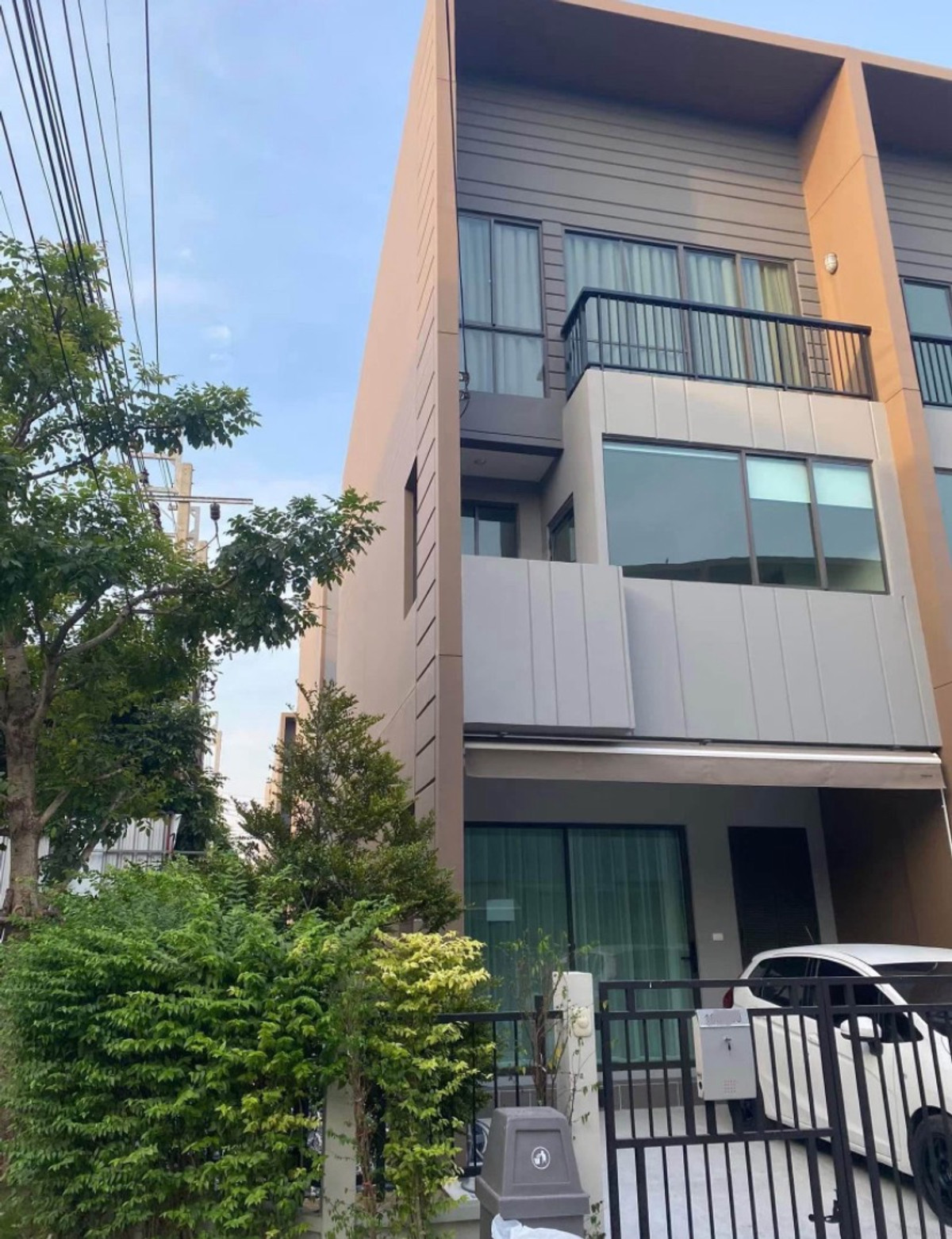 TownhomeRama5, Ratchapruek, Bangkruai : For sale/rent luxury townhome Baan Klang Muang Ratchaphruek, next to the road, opposite Central Westville.