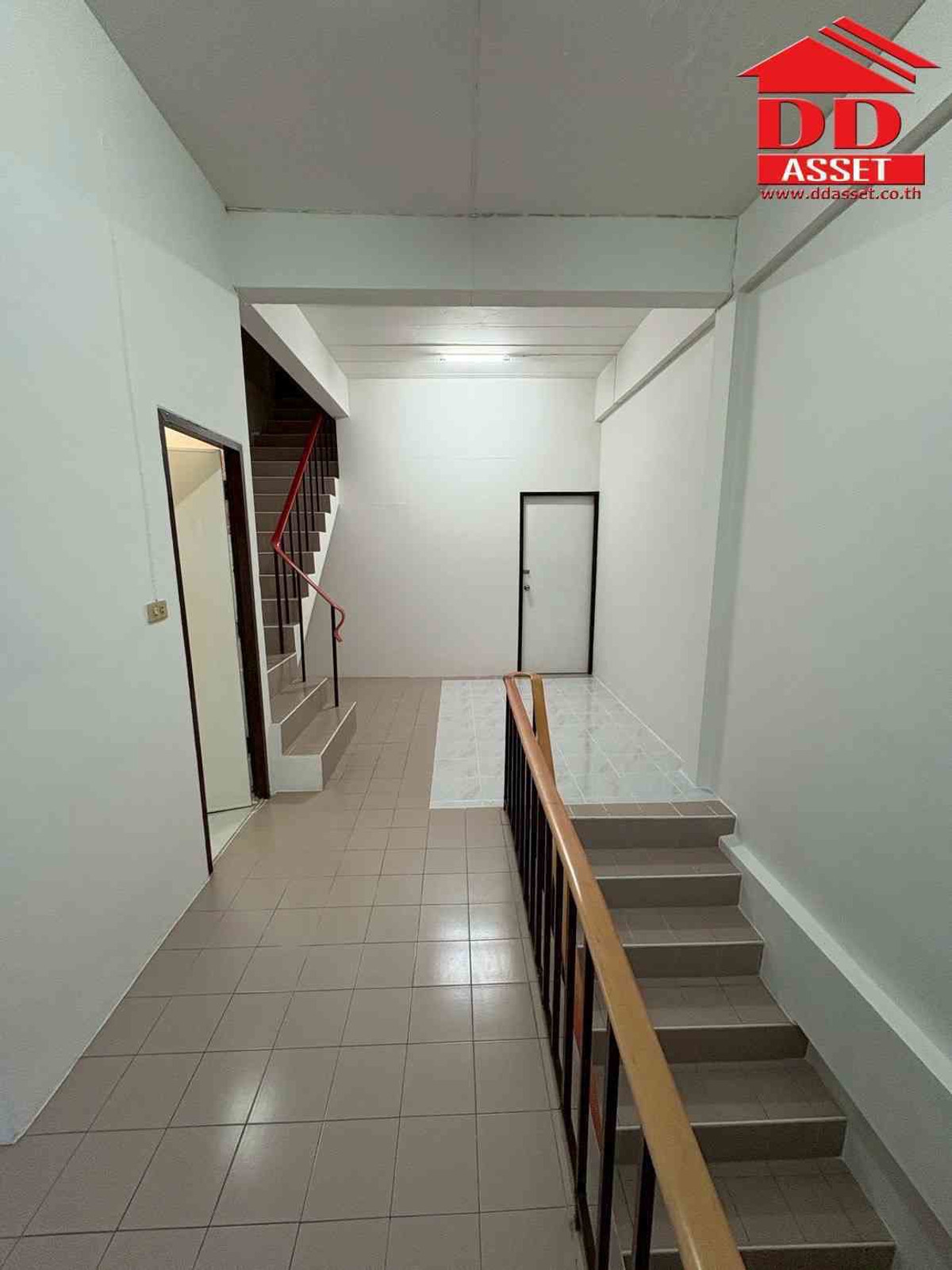 ให้เช่าอาคารพาณิชย์เสรีไทย-นิด้า : ให้เช่า อาคารพาณิชย์ 4 ชั้น ซอยเสรีไทย 32 รหัสทรัพย์ : T8236