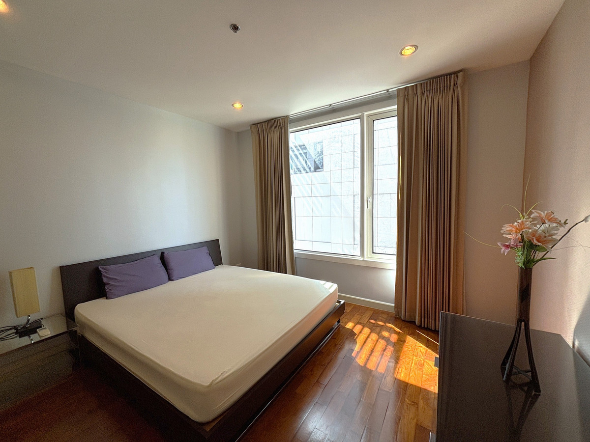 For RentCondoSukhumvit, Asoke, Thonglor : Condo Siri Residence Sukhumvit 24, convenient travel, has a shuttle, fully furnished. Empty room ready to move in!!