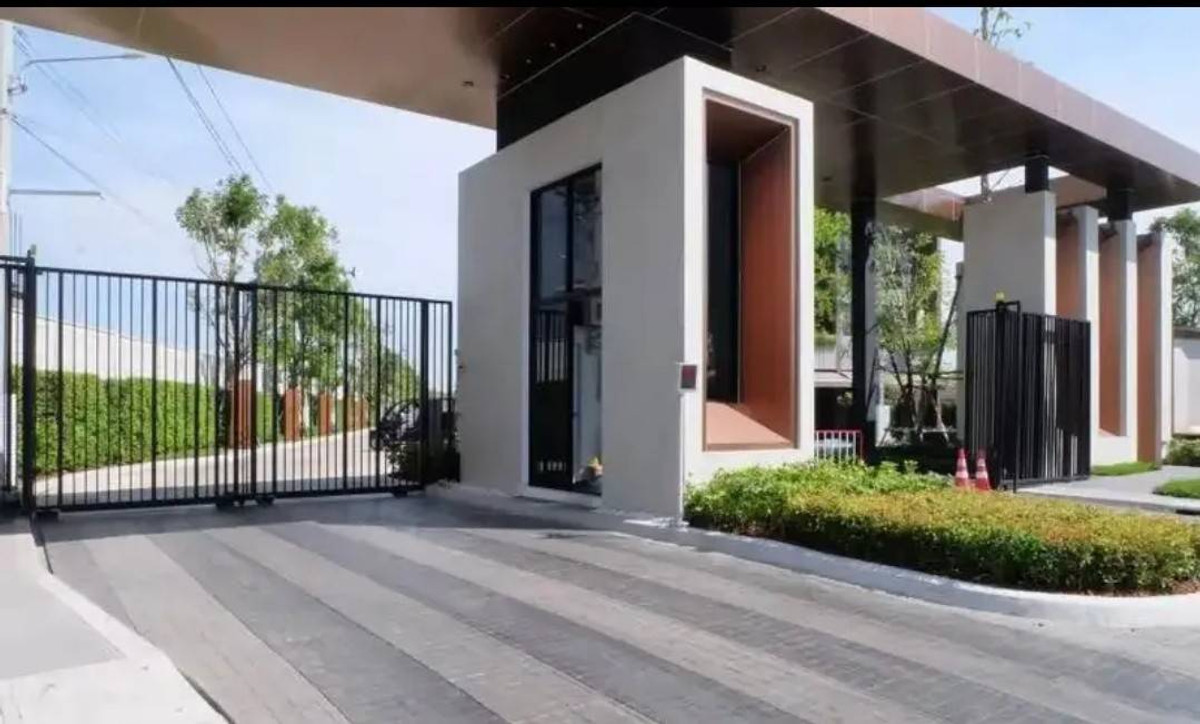 ให้เช่าทาวน์โฮมพระราม 5 ราชพฤกษ์ บางกรวย : ให้เช่า  บ้านกลางเมือง ราชพฤกษ์ ทาวน์โฮมหรู 3 ชั้น 3ห้องนอน 3ห้องน้ำ หลังใหญ่ที่สุดในโซน หลังมุม พร้อมเข้าอยู่