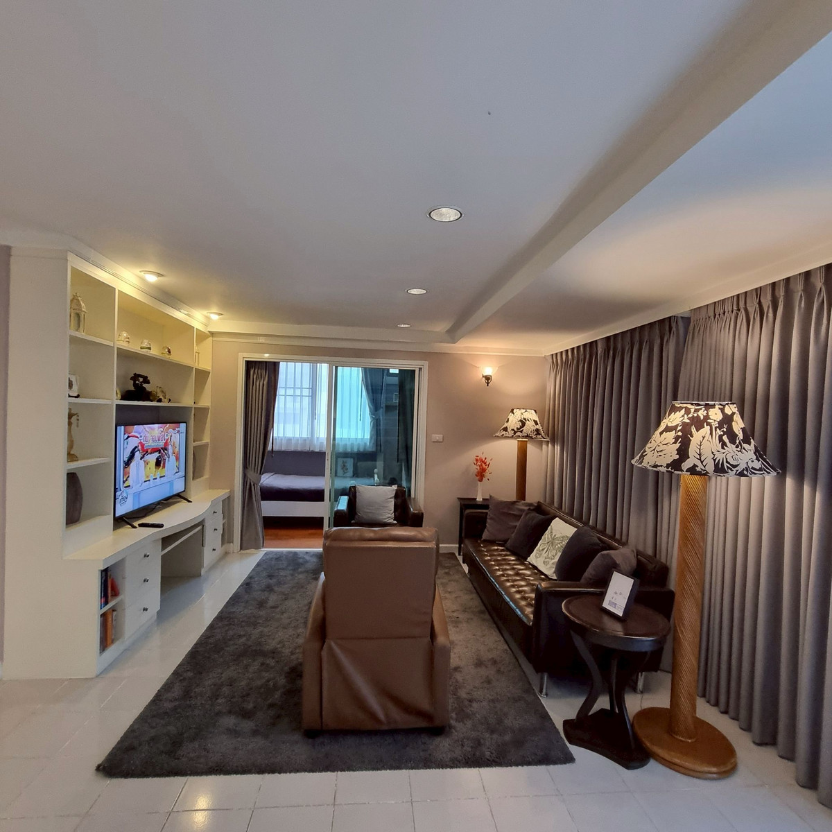 คอนโดสุขุมวิท อโศก ทองหล่อ : ✨ อาณาจักรส่วนตัว 142 ตร.ม. ใจกลางสุขุมวิท 39✨ พื้นที่กว้างเหมือนอยู่บ้านเดี่ยว พร้อมวิวเมือง 180 องศา!📸