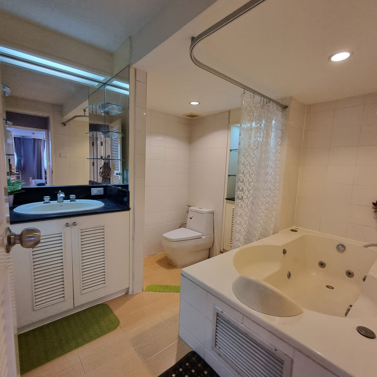 CondoSukhumvit, Asoke, Thonglor : ✨ Private kingdom 142 sq m in the heart of Sukhumvit 39✨ Wide area like living in a single house. With a 180 degree city view!📸