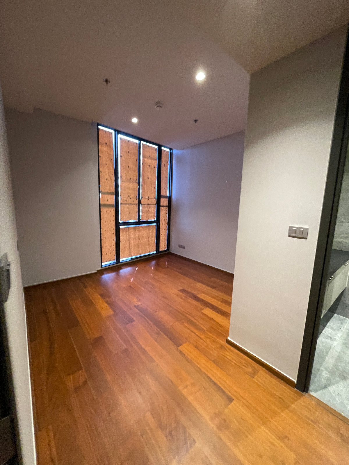 ขายคอนโดสาทร นราธิวาส : [ขาย] Rare Item! One Altitude เจริญกรุง คอนโด Ultra Luxury ความเป็นส่วนตัวสูงสุดเพียง 85 ยูนิต ใกล้ Shrewsbury International School เพียง 280 เมตร สัมผัสประสบการณ์การอยู่อาศัยที่เหนือระดับ บนทำเลศักยภาพ “เจริญกรุง-จันทน์“ ตอบโจทย์ครอบครัวยุคใหม่