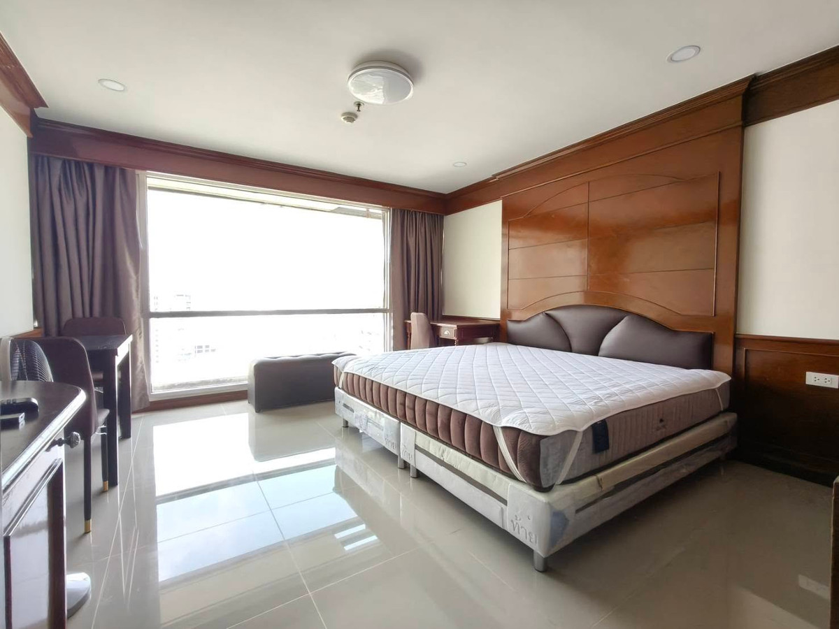 For RentCondoNana, North Nana,Sukhumvit13, Soi Nana : 🍁🌹 Sukhumvit Suite 🌹🍁 1 Bed 1 Bath, Rental 18,000 Baht