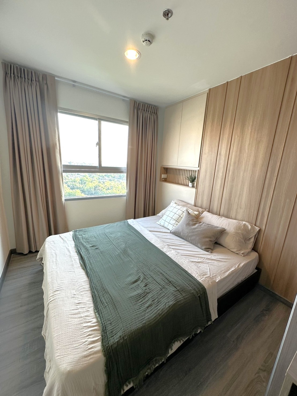 For RentCondoSamut Prakan,Samrong : 💥CP-10443💥The Trust Condo @BTS Erawan👉Line : @wincondo