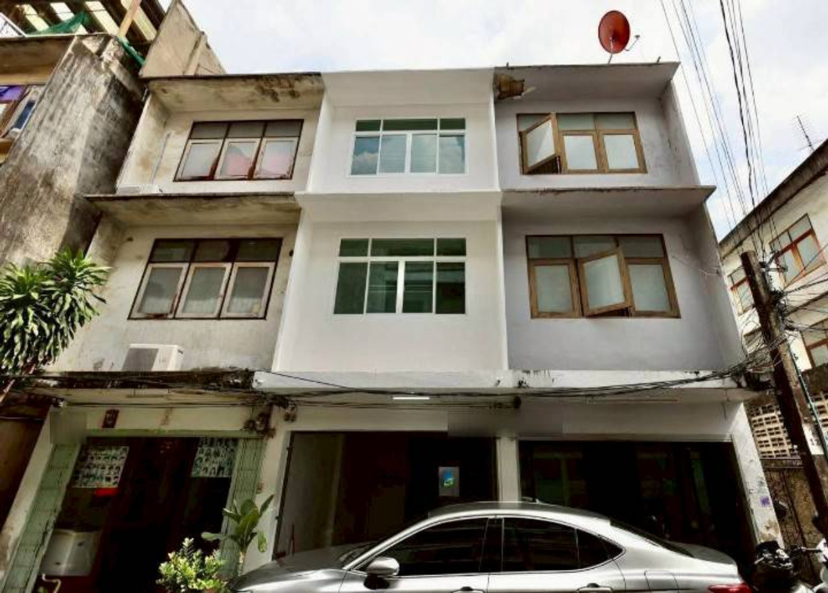 ให้เช่าโฮมออฟฟิศนานา : LTH14706 – ปล่อยเช่า ราคาดี ทำเลทอง Commercial for Rent | Sathorn 11 | 180 sqm | 4 Storey 3 Bedrooms 4 Bathrooms | Prime Location Spacious Layout Walkable to School Best Value | Near BTS St. Louis | 45,000 THB/Month | อาคารพาณิชย์ให้เช่า สาทร 11 ขนาด 180 