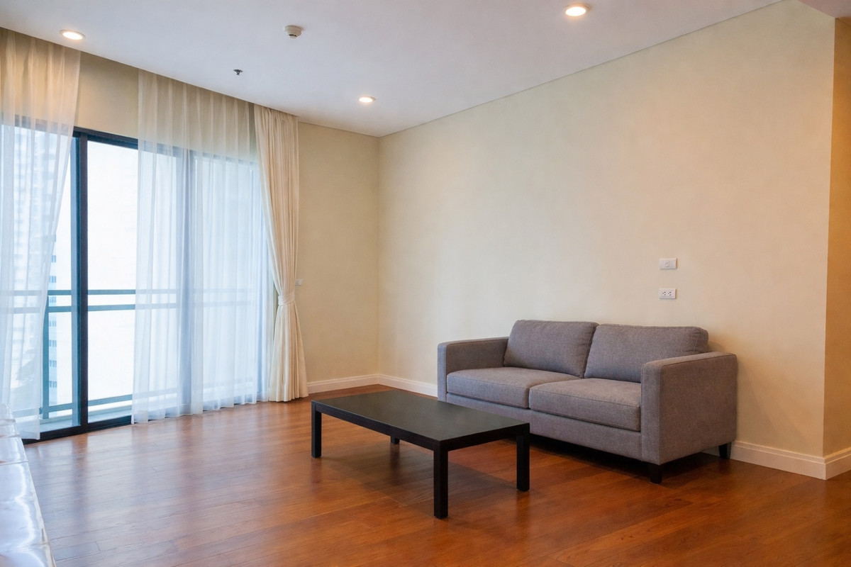 For RentCondoSukhumvit, Asoke, Thonglor : For rent, Bright Sukhumvit 24, luxuriously decorated, livable, very good price, in the heart of the city, convenient to travel.