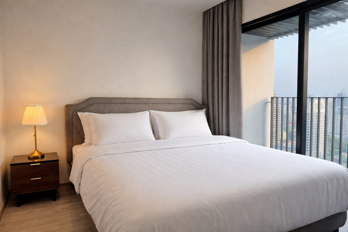 For RentCondoSukhumvit, Asoke, Thonglor : For rent: XT Ekkamai, very nice room, good price, beautifully decorated, high floor, city view.