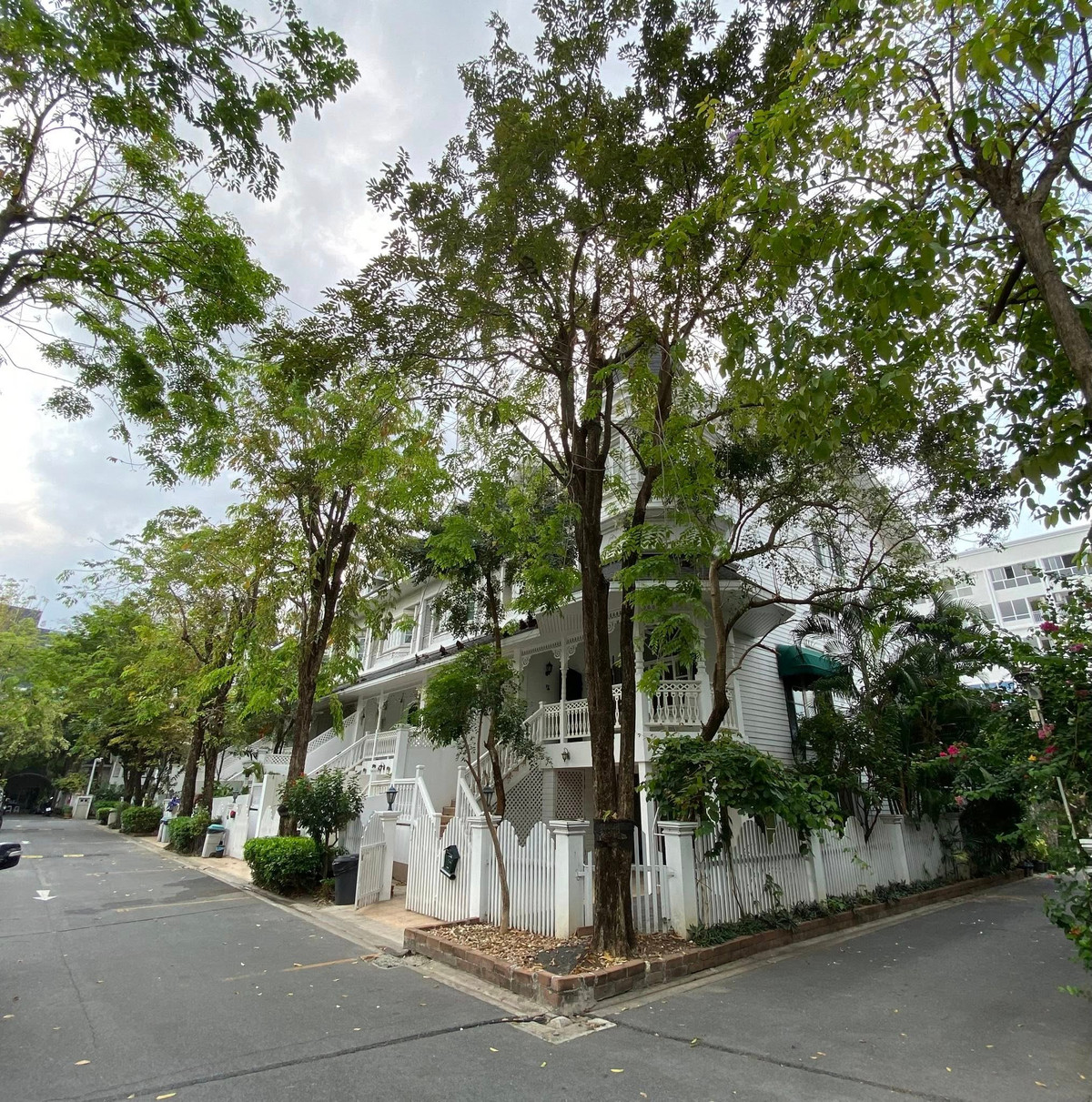 For SaleTownhomeBangna, Bearing, Lasalle : Fantasia Villa 2 / 4 bedrooms (sold with tenant), Fantasia Villa 2 / 4 bedrooms (SALE WITH TENANT) YOK108