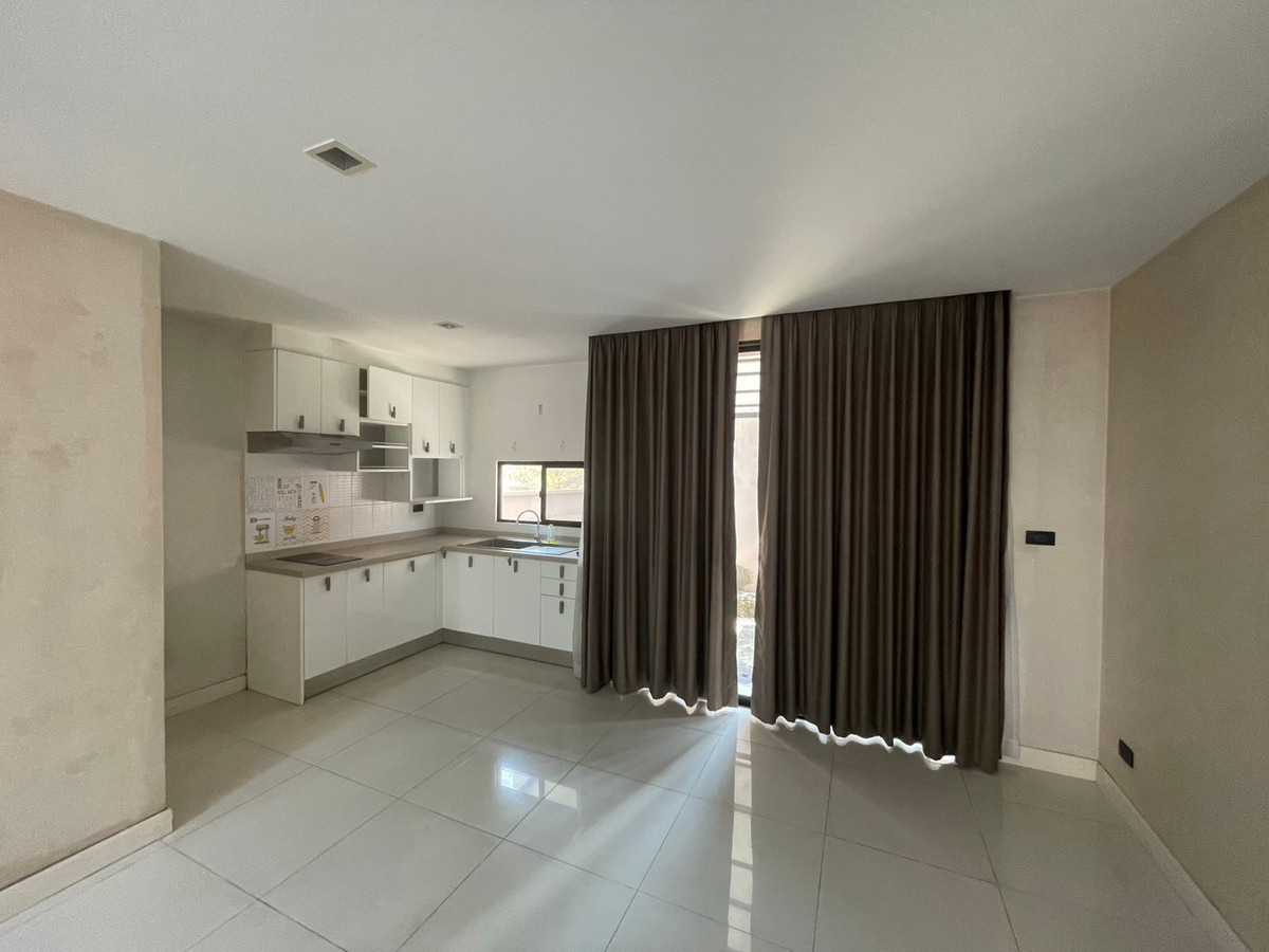 For RentTownhomeKasetsart, Ratchayothin : Townhome for rent, Baan Klang Muang Ratchayothin, near Major Ratchayothin. Central Ladprao, BTS, can enter and exit Phahon.