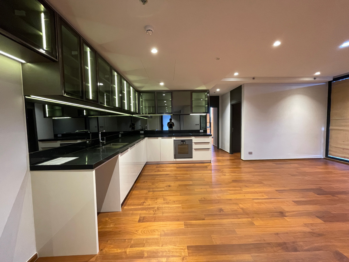 ขายคอนโดสาทร นราธิวาส : [ขาย] Rare Item! One Altitude เจริญกรุง คอนโด Ultra Luxury ความเป็นส่วนตัวสูงสุดเพียง 85 ยูนิต ใกล้ Shrewsbury International School เพียง 280 เมตร สัมผัสประสบการณ์การอยู่อาศัยที่เหนือระดับ บนทำเลศักยภาพ “เจริญกรุง-จันทน์“ ตอบโจทย์ครอบครัวยุคใหม่