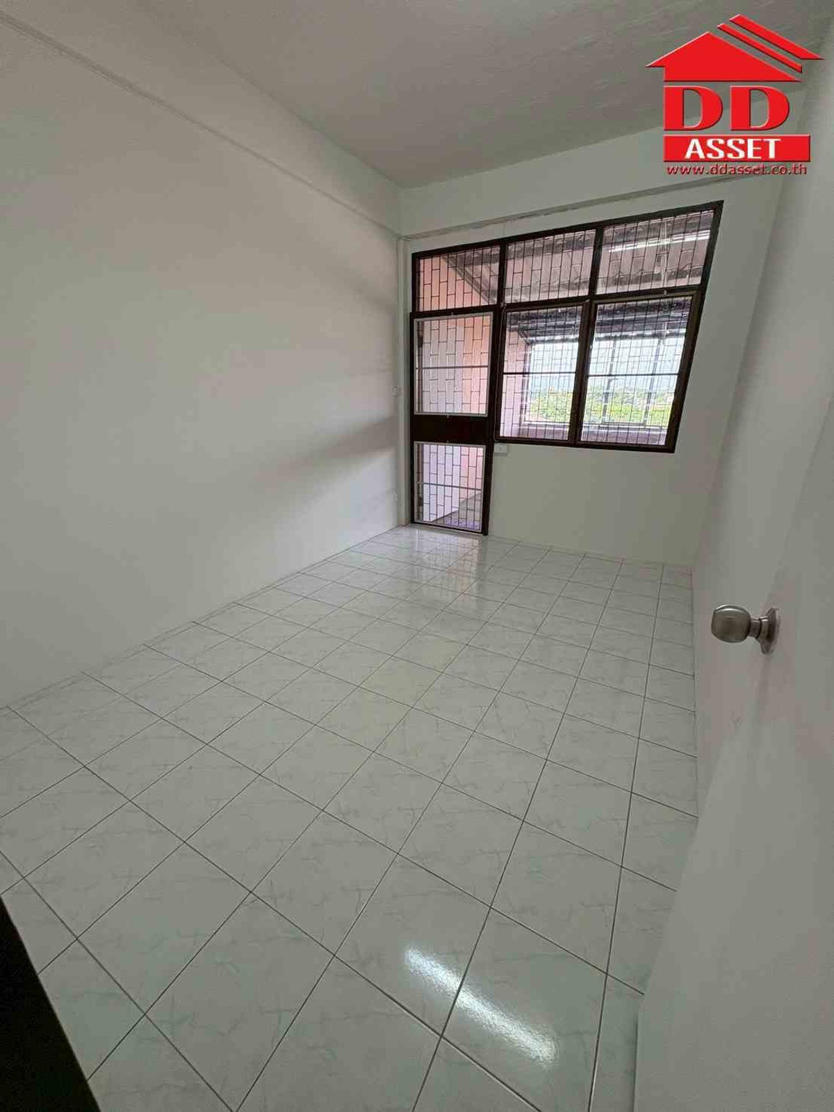 ให้เช่าอาคารพาณิชย์เสรีไทย-นิด้า : ให้เช่า อาคารพาณิชย์ 4 ชั้น ซอยเสรีไทย 32 รหัสทรัพย์ : T8236