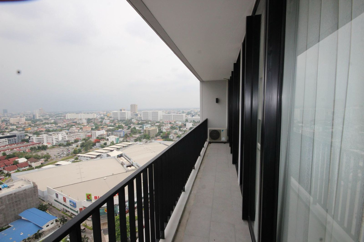 For SaleCondoLadprao, Central Ladprao : SALE 3-Bedroom unit at The Issara Ladprao, Contact 062-496-6454