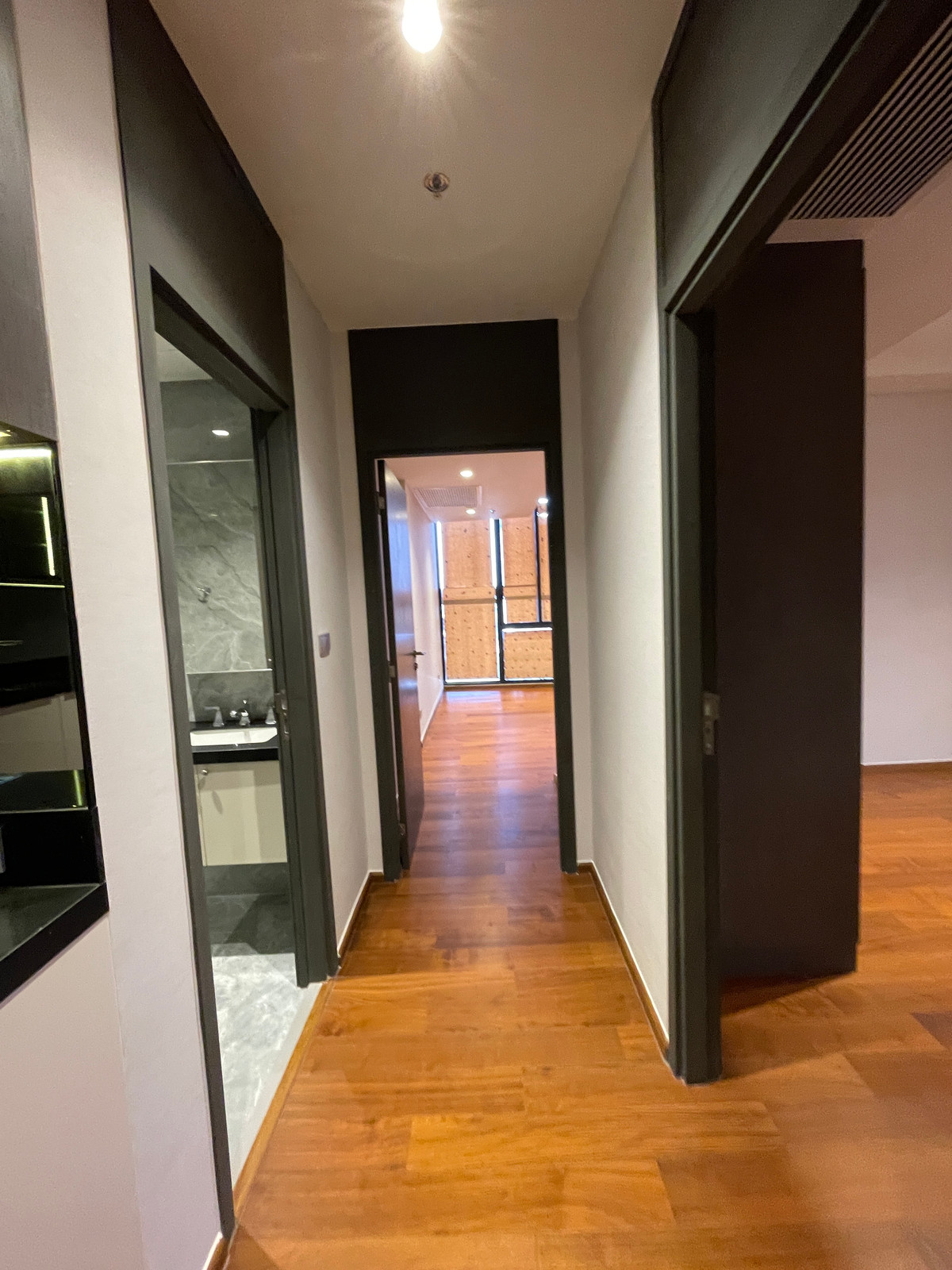 ขายคอนโดสาทร นราธิวาส : [ขาย] Rare Item! One Altitude เจริญกรุง คอนโด Ultra Luxury ความเป็นส่วนตัวสูงสุดเพียง 85 ยูนิต ใกล้ Shrewsbury International School เพียง 280 เมตร สัมผัสประสบการณ์การอยู่อาศัยที่เหนือระดับ บนทำเลศักยภาพ “เจริญกรุง-จันทน์“ ตอบโจทย์ครอบครัวยุคใหม่