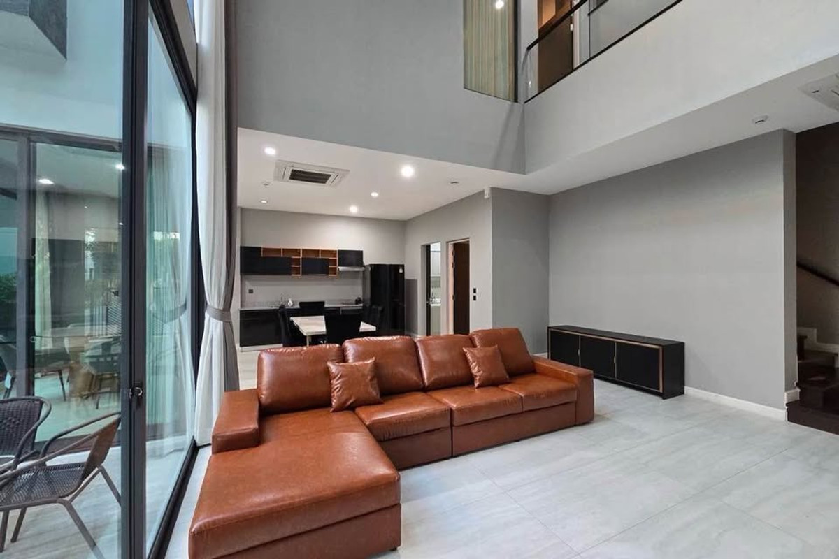 ให้เช่าบ้านพัฒนาการ ศรีนครินทร์ : +++เช่าด่วน+++ The Gentry Phatthanakan 2** 4 ห้องนอน 440 ตร.ม. แต่งครบพร้อมอยู่!!!