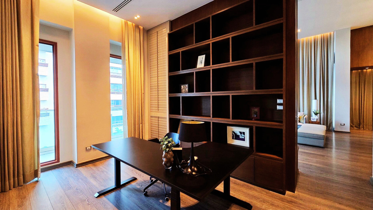 For RentCondoWitthayu, Chidlom, Langsuan, Ploenchit : 🌟 Ultra-Luxury Living in Ploenchit! FOR RENT: The Crest Ruamrudee – Massive 265.83 sq.m. Residence