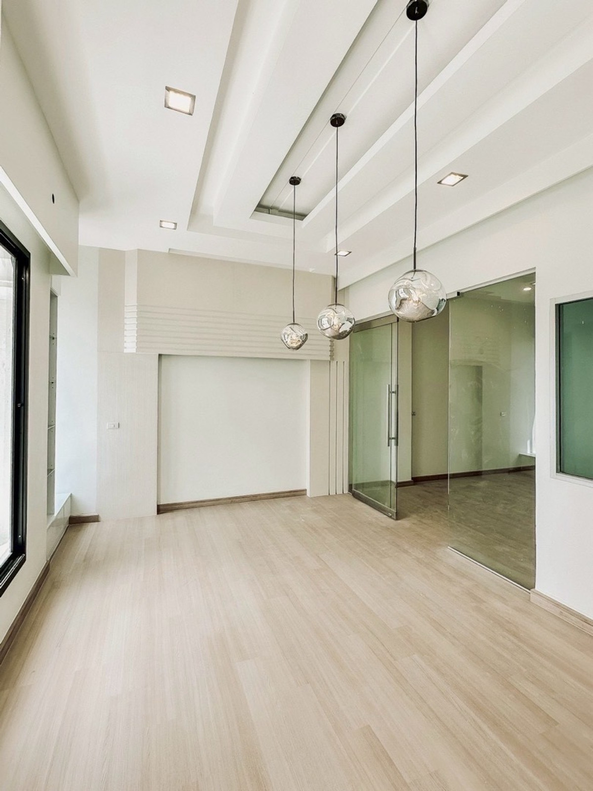 ขายทาวน์โฮมเลียบทางด่วนรามอินทรา : ขาย🏢 โฮมออฟฟิศ 4 ชั้น รีโนเวทใหม่ทั้งหลัง ทำเลพระราม 9 – ลาดพร้าว