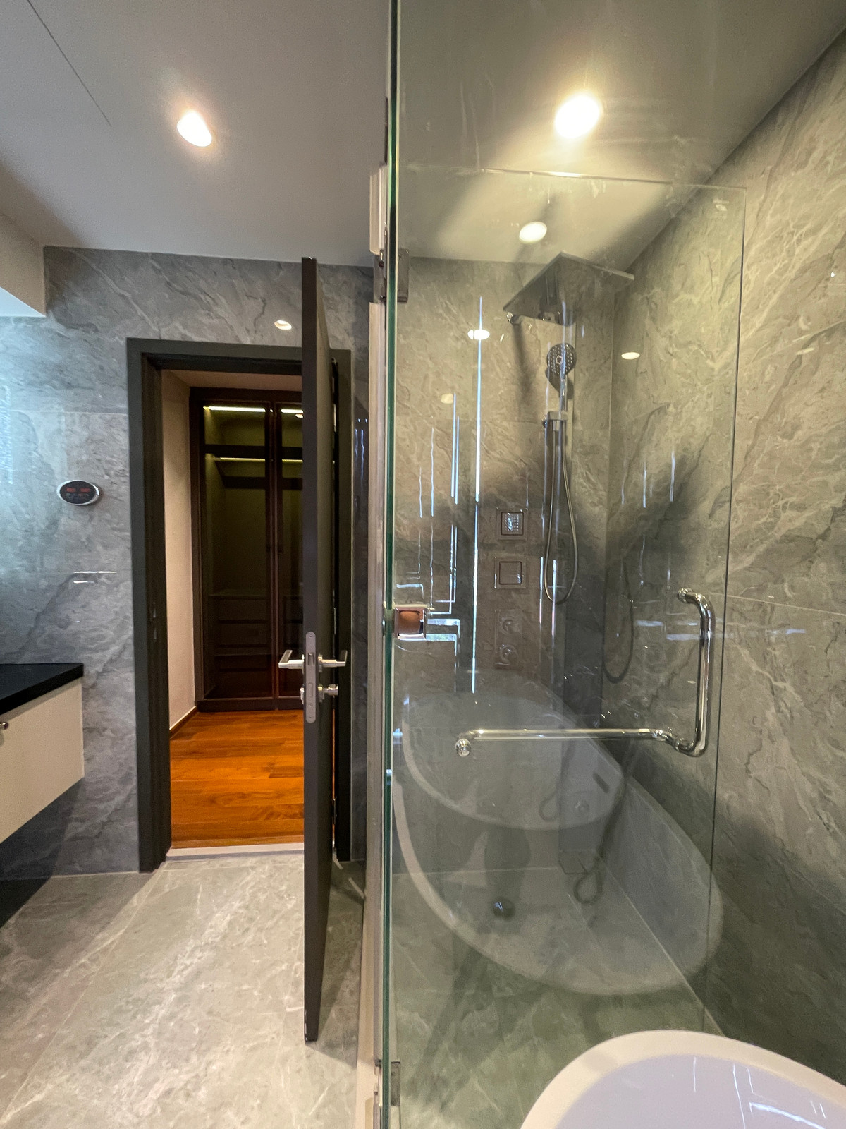 ขายคอนโดสาทร นราธิวาส : [ขาย] Rare Item! One Altitude เจริญกรุง คอนโด Ultra Luxury ความเป็นส่วนตัวสูงสุดเพียง 85 ยูนิต ใกล้ Shrewsbury International School เพียง 280 เมตร สัมผัสประสบการณ์การอยู่อาศัยที่เหนือระดับ บนทำเลศักยภาพ “เจริญกรุง-จันทน์“ ตอบโจทย์ครอบครัวยุคใหม่