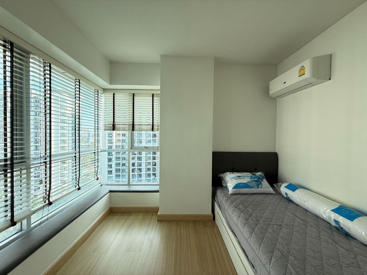 For RentCondoPattanakan, Srinakarin : FOR RENT 	The Parkland Srinakarin **Corner Room**Ready to Move in**