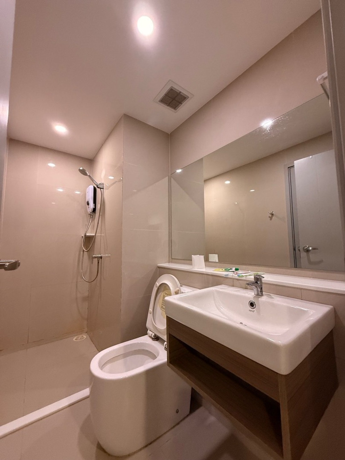 ให้เช่าคอนโดพระราม 9 เพชรบุรีตัดใหม่ RCA : 🔥ให้เช่าด่วน🔥แอสปาย อโศก - รัชดา คอนโดใกล้ MRT พระราม 9 อยู่สบาย ห้องสวย ราคาคุ้ม ใจกลางอโศก–รัชดา พร้อมอยู่! ด่วน! ห้องหลุดจอง