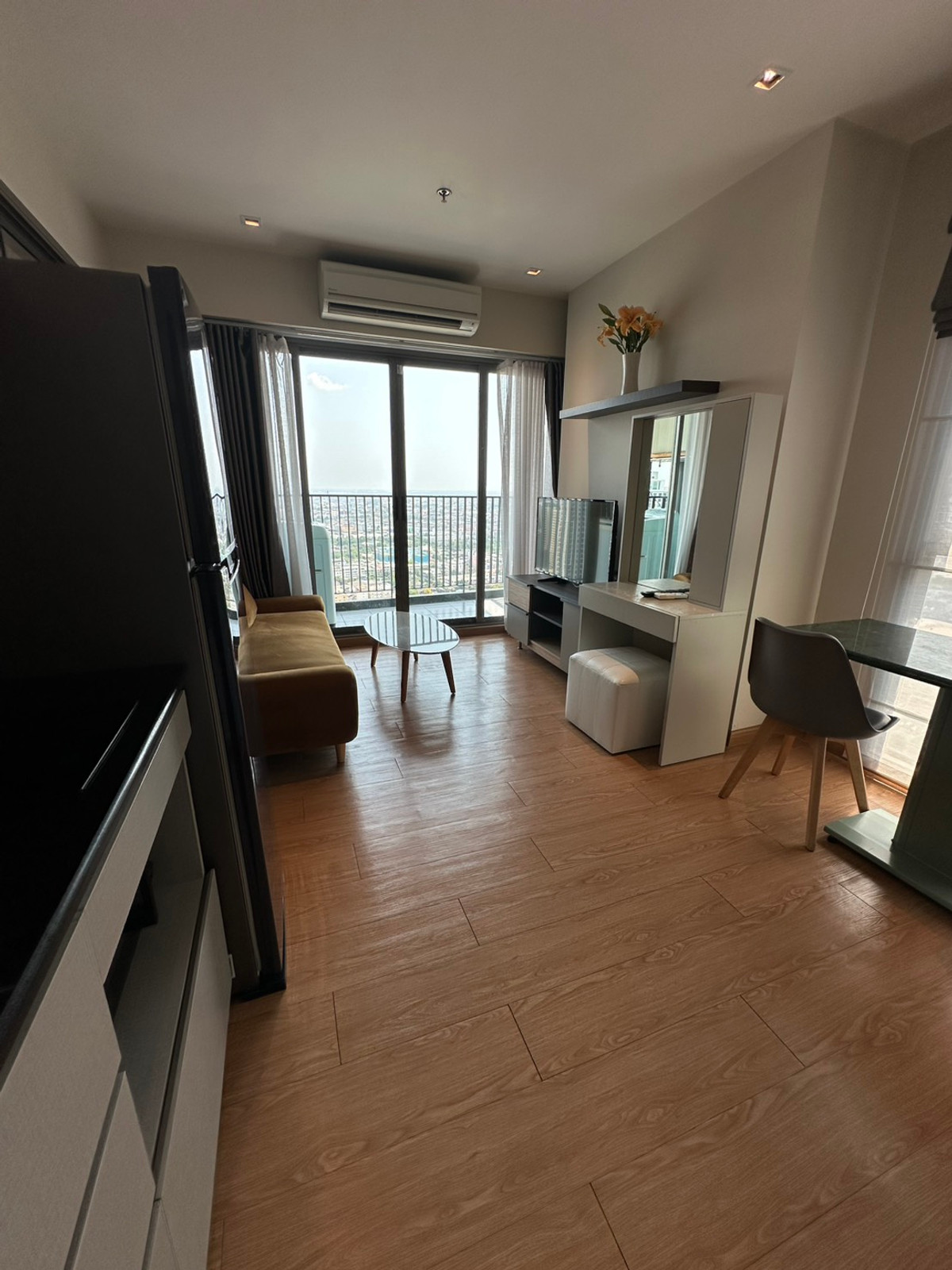 For RentCondoThaphra, Talat Phlu, Wutthakat : Whizdom Ratchada Tha Phra, next to BTS Talat Phlu, very beautiful room and view. Vacant and ready to rent.