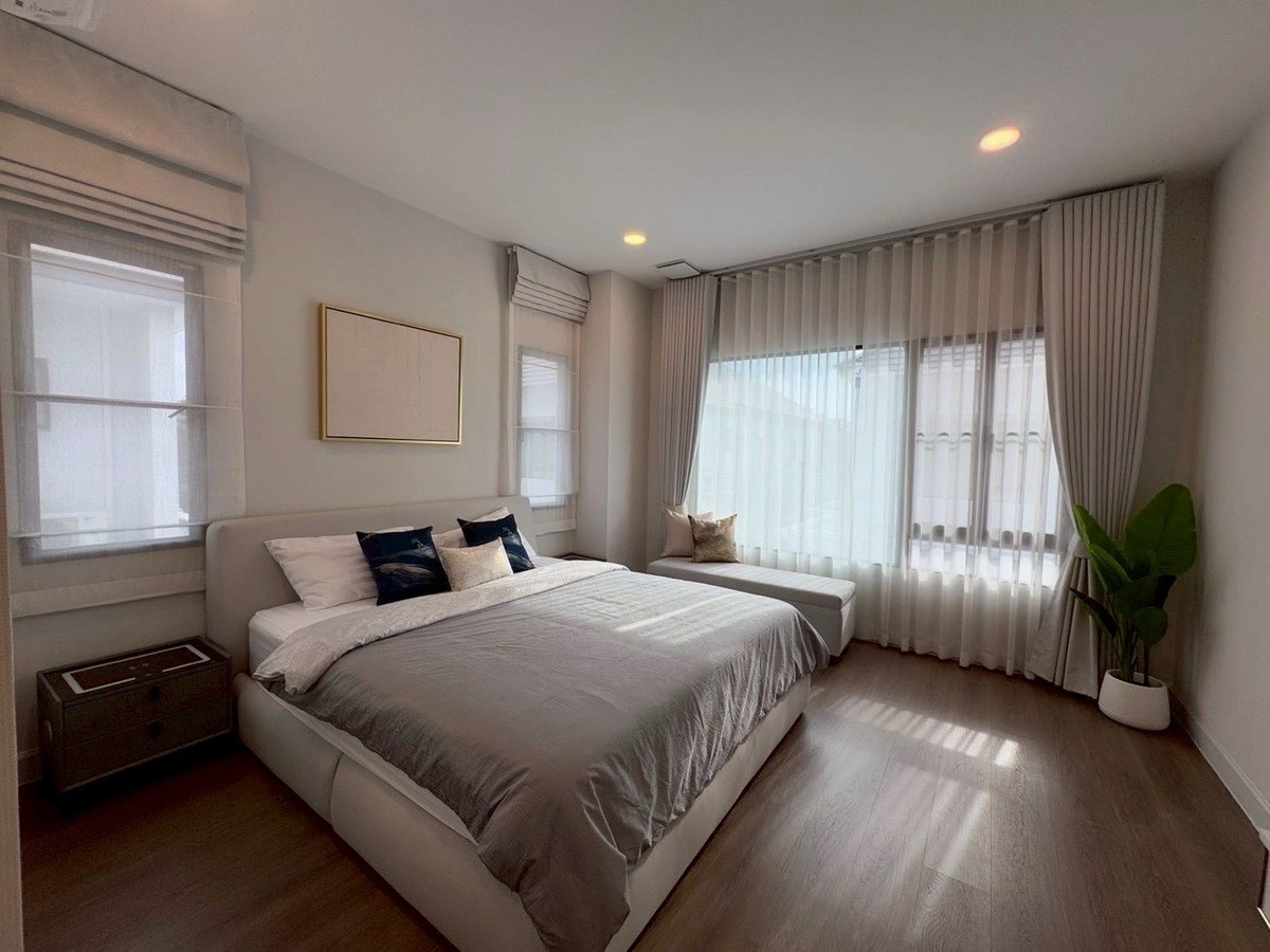 For RentHousePattanakan, Srinakarin : Luxury house for rent, Nantawan Rama 9 - Krungthep Kreetha New Road, 5 bedrooms, 6 bathrooms, near the expressway (Luxury House for Rent – ​​Nantawan Rama 9 (Krungthep Kreetha New Road)