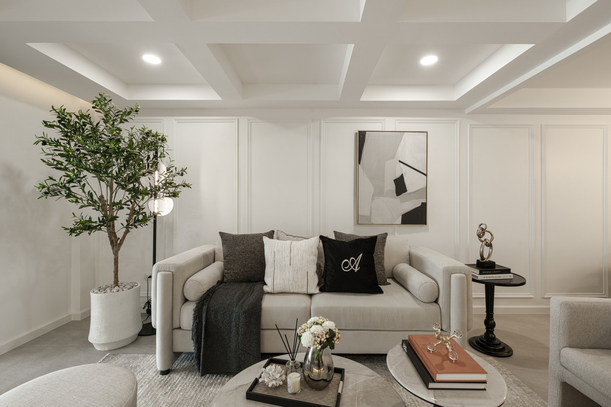 For SaleTownhomeSukhumvit, Asoke, Thonglor : 📌[𝐑𝐚𝐫𝐞 𝐔𝐧𝐢𝐭] Newly renovated townhome with 𝐁𝐮𝐢𝐥𝐭-𝐢𝐧, beautiful, fully furnished, with free gifts! Furniture as shown in the picture. If interested, contact 095-424-3656.