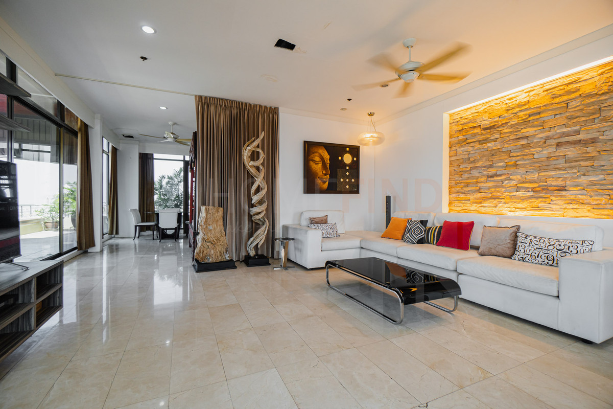 For SaleCondoWongwianyai, Charoennakor : 300 sqm Riverside Luxury Chao Phraya River View