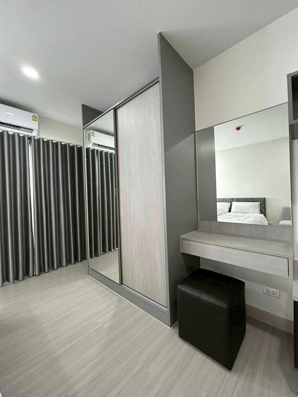 For RentCondoPinklao, Charansanitwong : 💙@condocurator 💙 For rent Supalai Park Yaek FaiChai, fully furnished. There is a washing machine [PM0673]