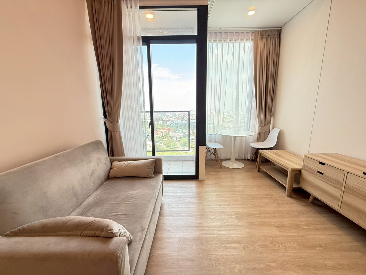 ให้เช่าคอนโดพระราม 9 เพชรบุรีตัดใหม่ RCA : ให้เช่า 1 ห้องนอน สไตล์ Duplex ติดถนนพระราม 9 ส่วนกลางใหญ่ แต่งครบ 