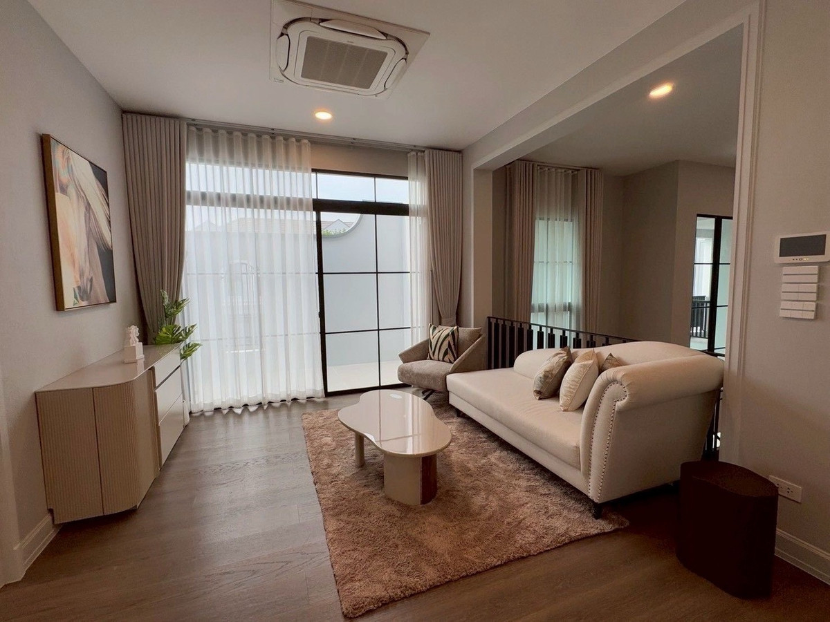 For RentHousePattanakan, Srinakarin : Luxury house for rent, Nantawan Rama 9 - Krungthep Kreetha New Road, 5 bedrooms, 6 bathrooms, near the expressway (Luxury House for Rent – ​​Nantawan Rama 9 (Krungthep Kreetha New Road)