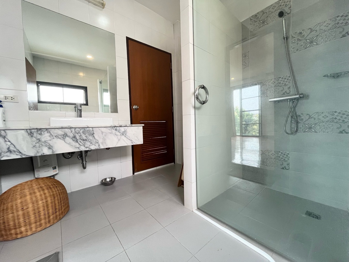 For RentHouseSukhumvit, Asoke, Thonglor : The Noble Ekkamai 22 (The Noble Ekkamai 22) for rent, 3-story detached house.