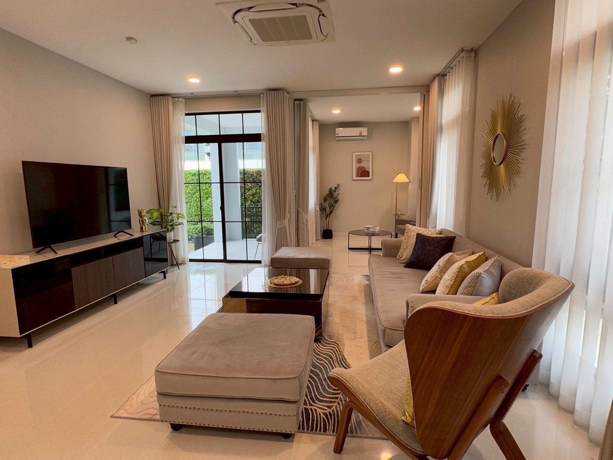 For RentHousePattanakan, Srinakarin : Luxury house for rent, Nantawan Rama 9 - Krungthep Kreetha New Road, 5 bedrooms, 6 bathrooms, near the expressway (Luxury House for Rent – ​​Nantawan Rama 9 (Krungthep Kreetha New Road)
