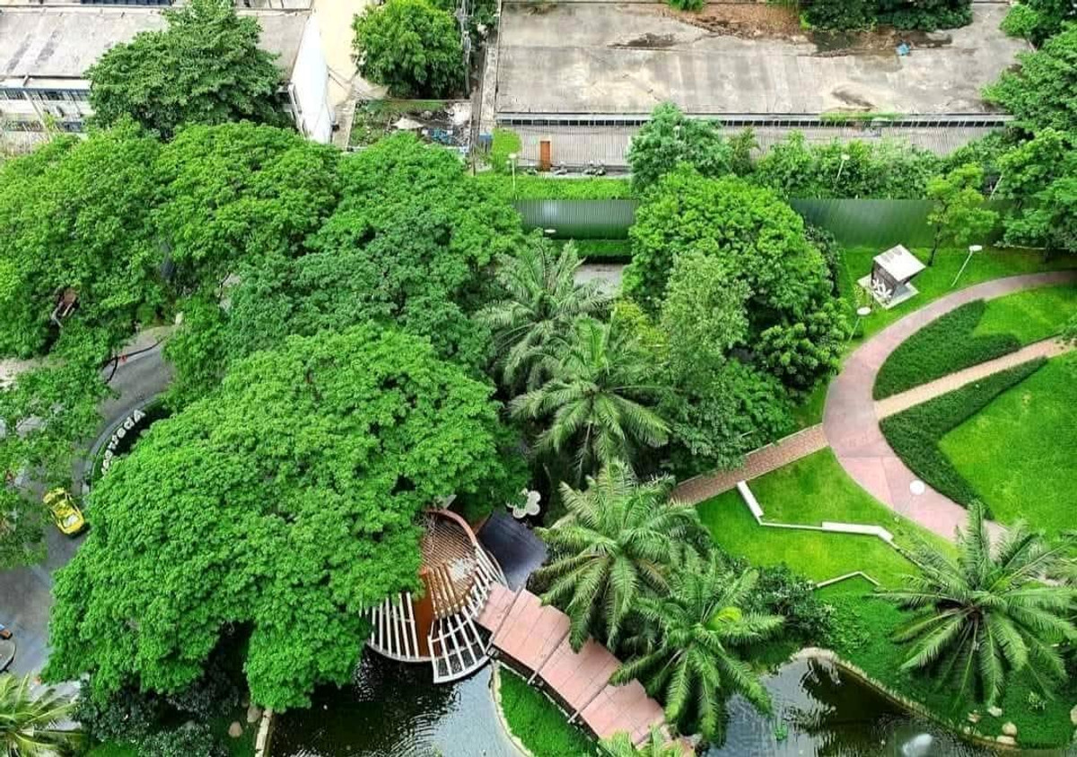 For RentCondoLadprao, Central Ladprao : ✨📍 Prime location "Lat Phrao Intersection", walk directly to BTS / MRT! Ready to move in immediately, beautiful room, fully furnished, location very hard to find!