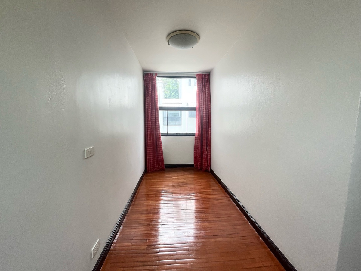 For RentHouseSukhumvit, Asoke, Thonglor : The Noble Ekkamai 22 (The Noble Ekkamai 22) for rent, 3-story detached house.